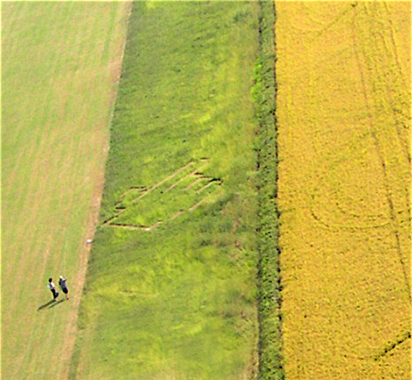 "You are Here" installation sculpture in cut grass at the airfield of Vespolate in Novara by Matthew Broussard
