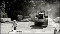 Matthew Broussard at work in the Moro Serizzo quarry - photo Roberto Toya all rights reserved
