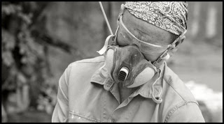 Matthew Broussard at work in the Moro Serizzo quarry - photo Roberto Toya all rights reserved